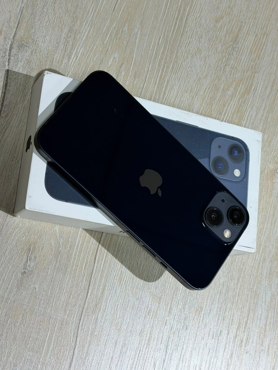 iPhone 13 – 128GB | 10/10 Condition | 100% Battery | JV BOX PACK